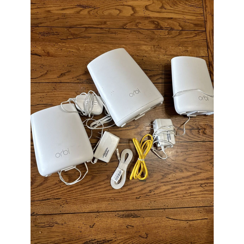 Netgear Orbi RBR40 White Wireless Tri-Band Home Mesh Wi-Fi Mini Router &2Satalit